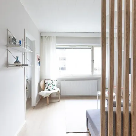 Cozy Studio Apartment In A Prime Location *