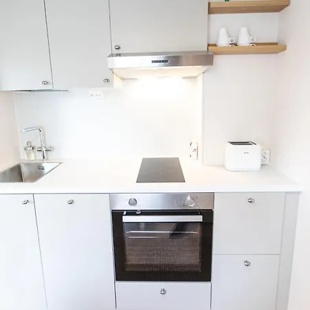 Cozy Studio Apartment In A Prime Location *